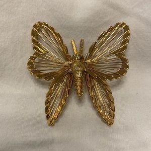 ⭐️ 3/$10 Vintage Monet Gold-toned Butterfly Brooch.